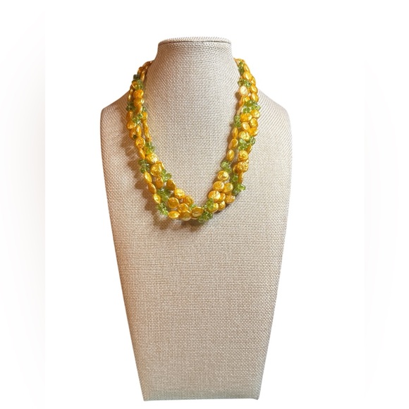 925 Yellow Coin Pearl And Peridot Necklace.